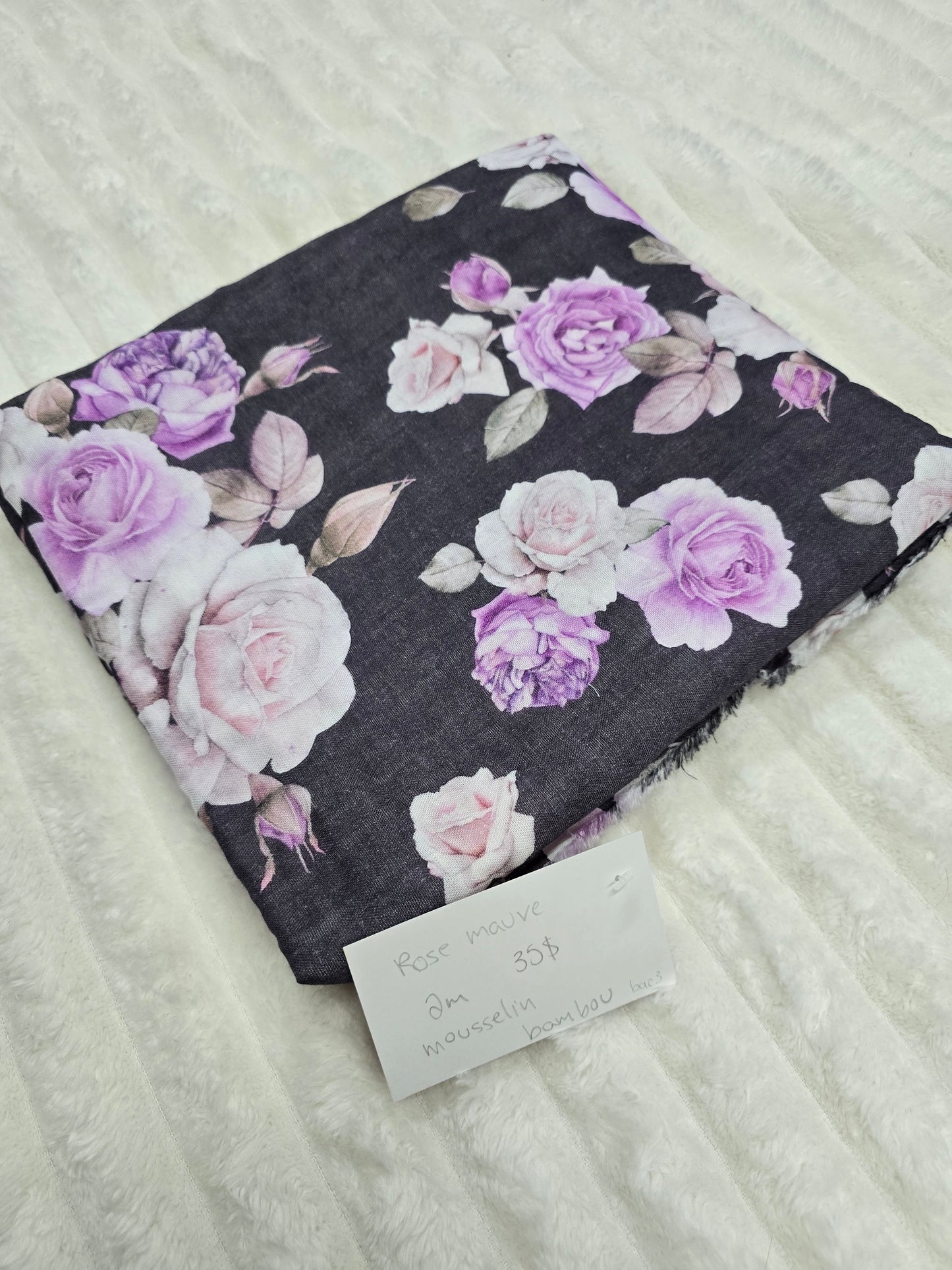 Rose mauve, mousseline bambou